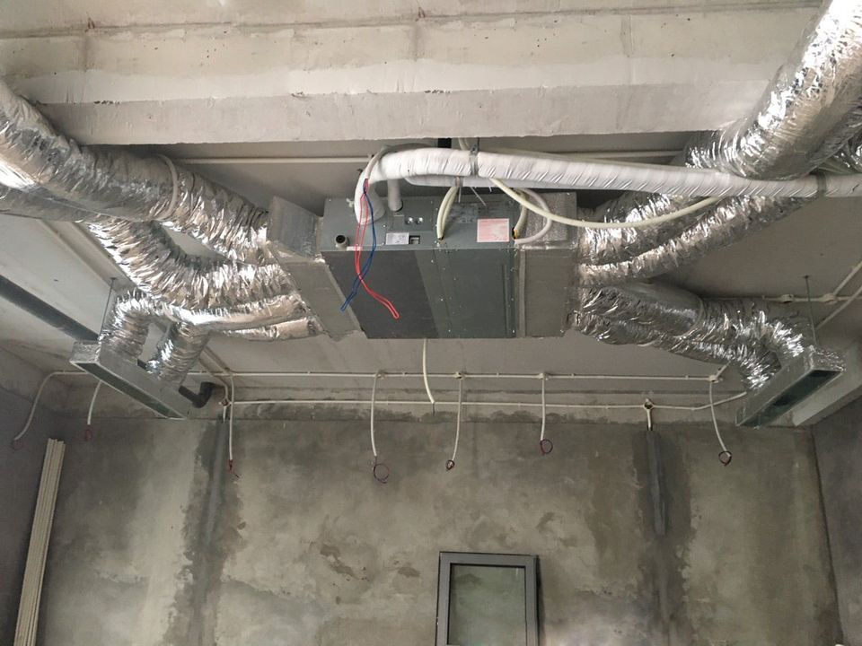 Thi công máy lạnh giấu trần nối ống gió - Lắp dàn lạnh 